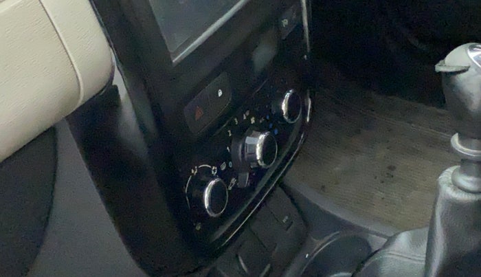 2015 Renault Duster 110 PS RXZ DIESEL OPT, Diesel, Manual, 93,407 km, AC Unit - Directional switch has minor damage