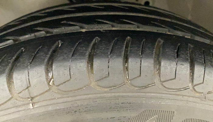 2015 Honda Amaze 1.2L I-VTEC S, Petrol, Manual, 55,110 km, Left Front Tyre Tread