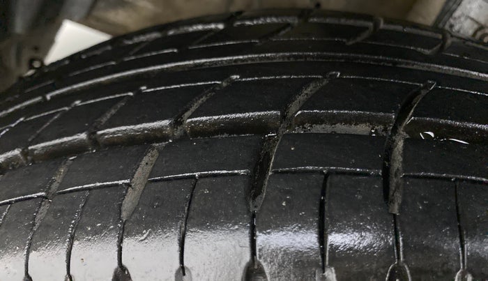 2011 Maruti Swift VDI, Diesel, Manual, 1,56,985 km, Left Front Tyre Tread