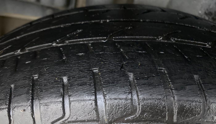 2011 Maruti Swift VDI, Diesel, Manual, 1,56,985 km, Right Rear Tyre Tread