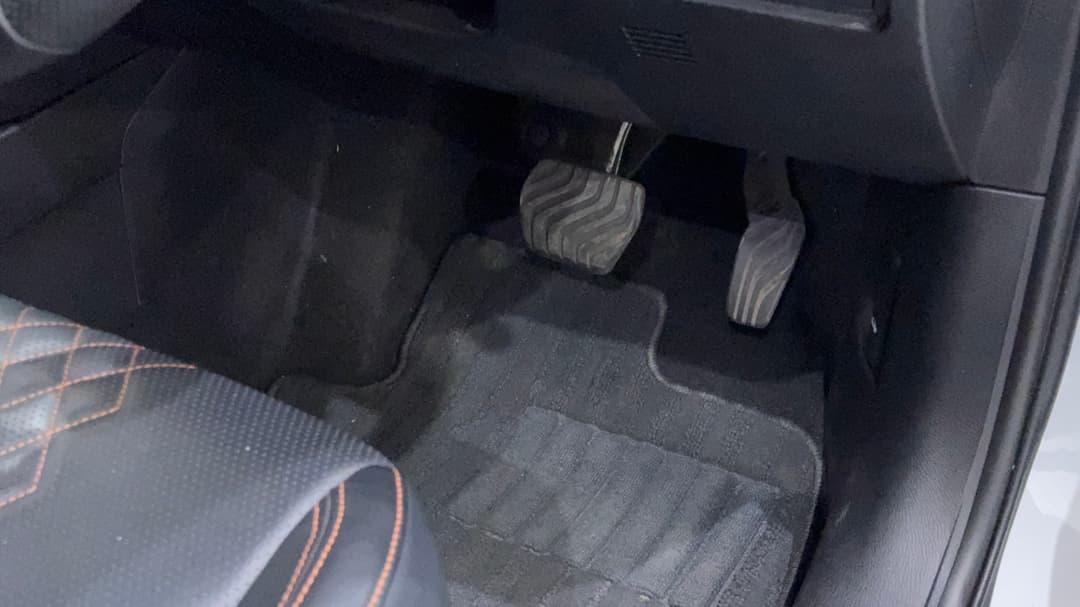 2024 Mitsubishi Outlander Phev Exceed Tour 5+2 St (AWD), Automatic, 20931 km, Pedals and Footmat