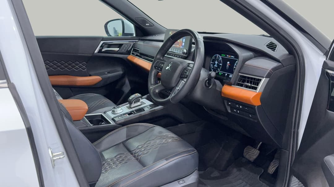2024 Mitsubishi Outlander Phev Exceed Tour 5+2 St (AWD), Automatic, 20931 km, Right Side Front Door Cabin View