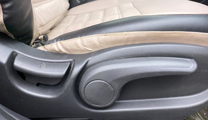 2017 Hyundai Elite i20 ASTA 1.2 (O), Petrol, Manual, 28,392 km, Driver Side Adjustment Panel