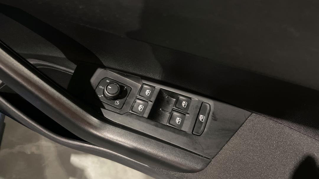 2020 Volkswagen Polo 85tsi Comfortline, Automatic, 35456 km, Drivers Side Door Panel Controls
