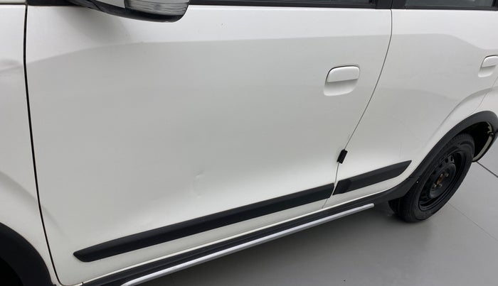 2019 Maruti New Wagon-R ZXI 1.2 AMT, Petrol, Automatic, 39,586 km, Front passenger door - Slightly dented
