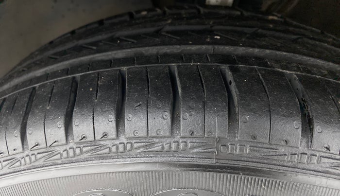 2014 Skoda Rapid ELEGANCE 1.6 MPFI MT, Petrol, Manual, 52,661 km, Left Front Tyre Tread