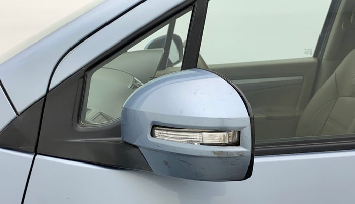 2013 Maruti Ertiga ZXI, Petrol, Manual, 79,332 km, Left rear-view mirror - Cover has minor damage