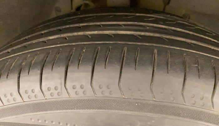 2018 Mahindra XUV500 W11 (O) AT, Diesel, Automatic, 98,855 km, Right Front Tyre Tread
