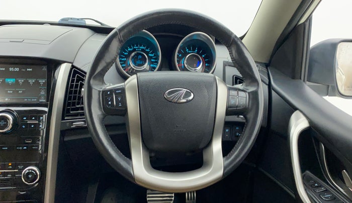 2018 Mahindra XUV500 W11 (O) AT, Diesel, Automatic, 98,855 km, Steering Wheel Close Up