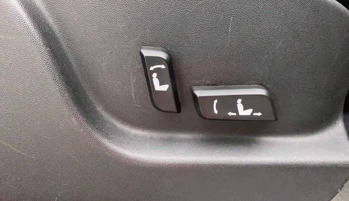 2018 Mahindra XUV500 W11 (O) AT, Diesel, Automatic, 98,855 km, Driver Side Adjustment Panel