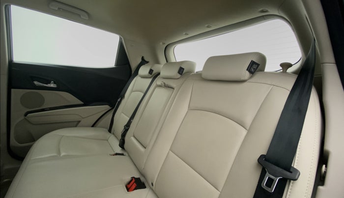 2019 Mahindra XUV300 W8(O), Diesel, Manual, 39,662 km, Right Side Rear Door Cabin
