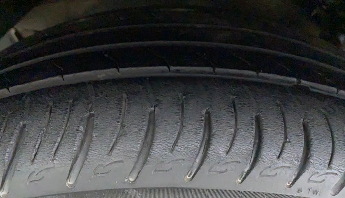 2019 Mahindra XUV300 W8(O), Diesel, Manual, 39,662 km, Left Front Tyre Tread