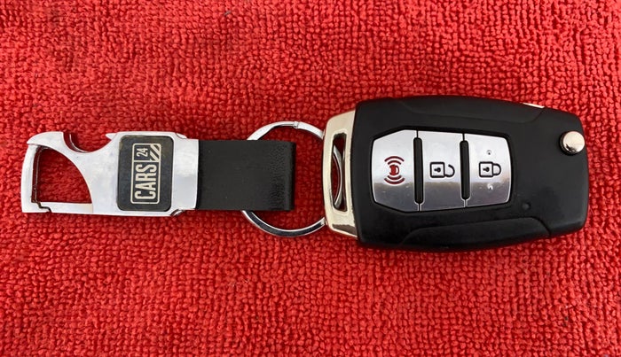 2019 Mahindra XUV300 W8(O), Diesel, Manual, 39,662 km, Key Close Up