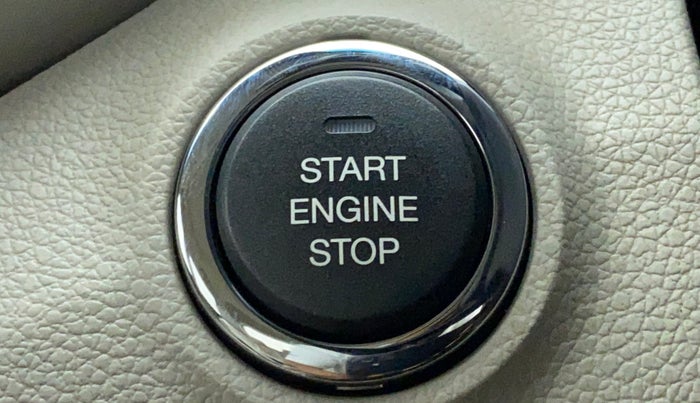 2019 Mahindra XUV300 W8(O), Diesel, Manual, 39,662 km, Keyless Start/ Stop Button