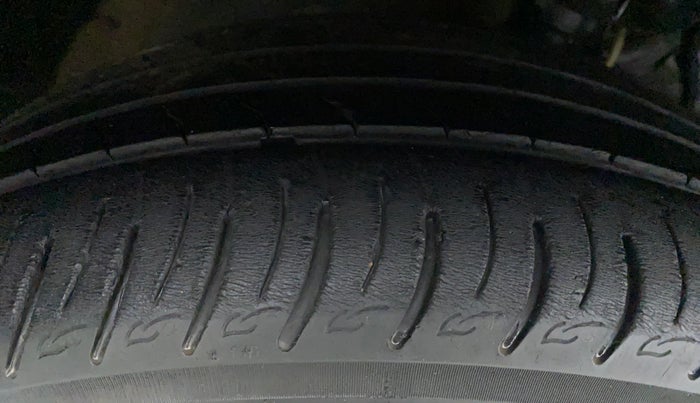 2019 Mahindra XUV300 W8(O), Diesel, Manual, 39,662 km, Right Front Tyre Tread