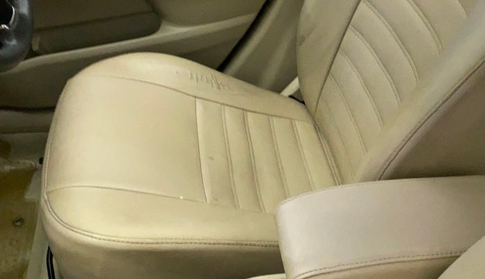 2015 Maruti Ciaz VDI SHVS, Diesel, Manual, 1,14,513 km, Driver seat - Cover slightly torn