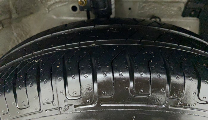 2012 Maruti Swift Dzire VDI BS IV, Diesel, Manual, 47,901 km, Right Front Tyre Tread