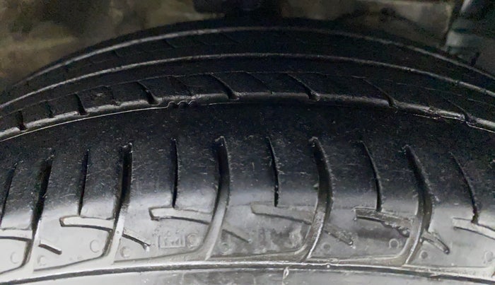 2017 Maruti Ciaz VDI+ SHVS, Diesel, Manual, 85,345 km, Right Front Tyre Tread