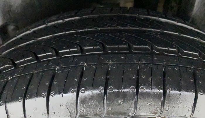 2017 Maruti Ciaz VDI+ SHVS, Diesel, Manual, 85,345 km, Left Rear Tyre Tread