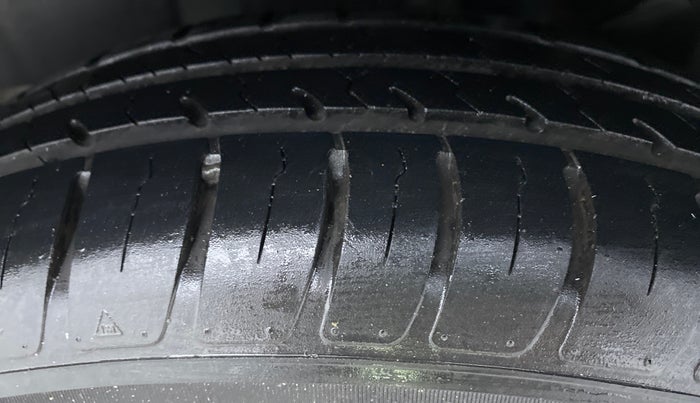 2019 Maruti Swift VXI D, Petrol, Manual, 17,038 km, Left Rear Tyre Tread
