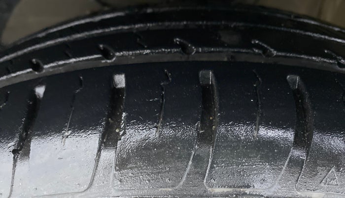 2019 Maruti Swift VXI D, Petrol, Manual, 17,038 km, Left Front Tyre Tread