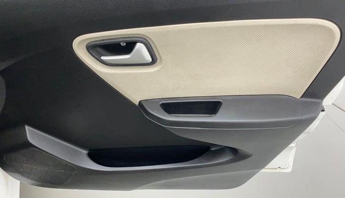 2019 Maruti Alto LXI, Petrol, Manual, 17,132 km, Driver Side Door Panels Controls