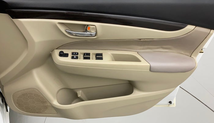 2016 Maruti Ciaz VDI+ SHVS, Diesel, Manual, 1,11,958 km, Driver Side Door Panels Control