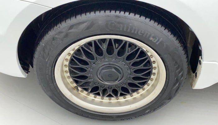 2016 Maruti Ciaz VDI+ SHVS, Diesel, Manual, 1,11,958 km, Left front tyre - Minor crack
