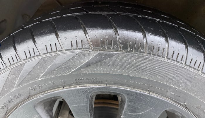 2015 Maruti Baleno ALPHA DDIS 190, Diesel, Manual, 62,603 km, Left Front Tyre Tread