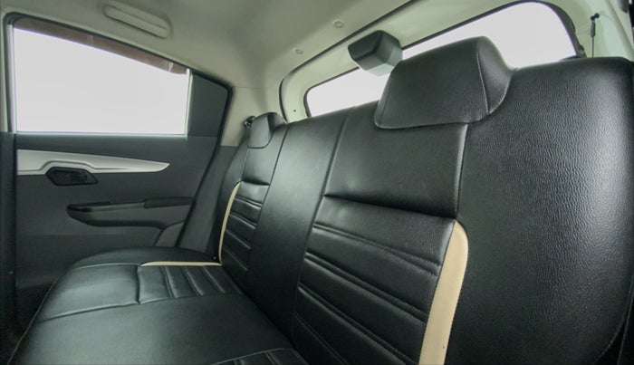 2018 Mahindra KUV 100 NXT K6+ 6 STR, CNG, Manual, 64,737 km, Right Side Rear Door Cabin