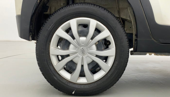 2018 Mahindra KUV 100 NXT K6+ 6 STR, CNG, Manual, 64,737 km, Right Rear Wheel