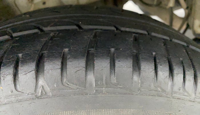 2018 Mahindra KUV 100 NXT K6+ 6 STR, CNG, Manual, 64,737 km, Right Rear Tyre Tread