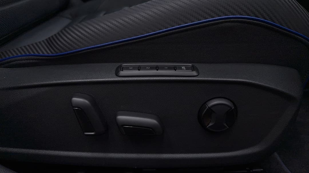 2024 Volkswagen Golf R, Automatic, 17449 km, Drivers Side Adjustment Panel