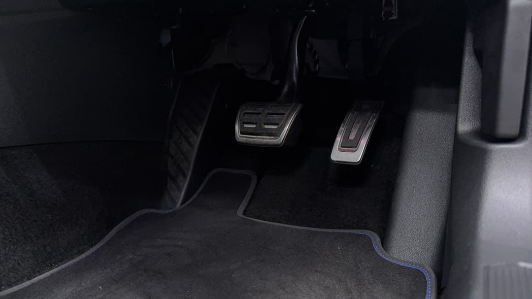 2024 Volkswagen Golf R, Automatic, 17449 km, Pedals and Footmat
