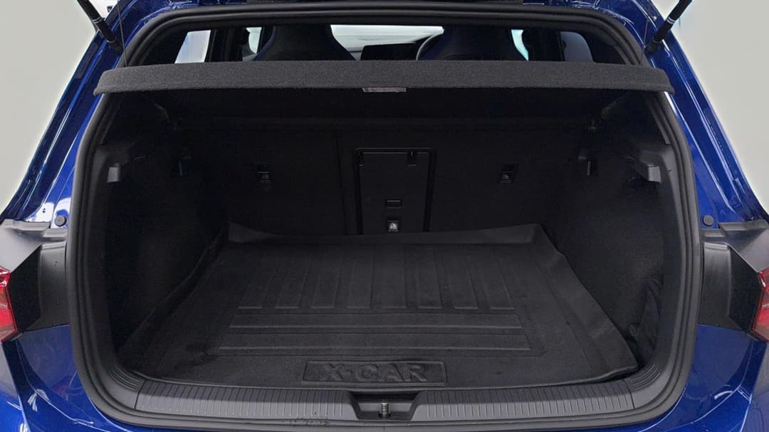 2024 Volkswagen Golf R, Automatic, 17449 km, Boot Inside View