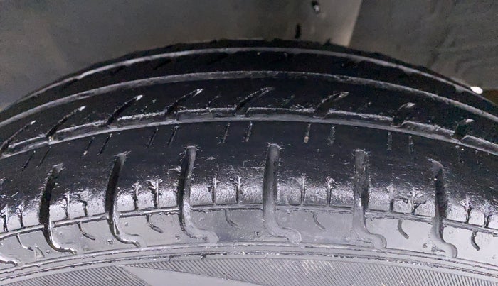 2018 Renault Kwid CLIMBER 1.0, Petrol, Manual, 53,785 km, Left Rear Tyre Tread