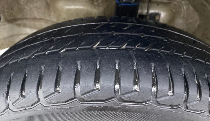 2016 Maruti Wagon R 1.0 VXI, Petrol, Manual, 65,489 km, Left Front Tyre Tread