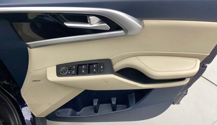 2022 KIA CARENS LUXURY PLUS 1.4 PETROL 6 STR, Petrol, Manual, 4,710 km, Driver Side Door Panels Control