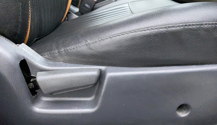 2016 Maruti Alto K10 VXI P, Petrol, Manual, 38,942 km, Driver Side Adjustment Panel