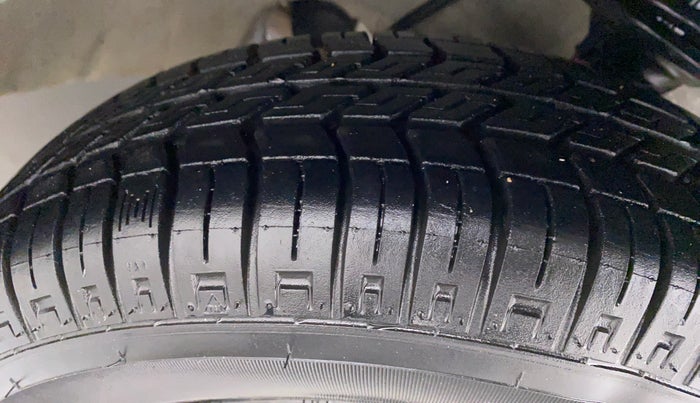 2016 Maruti Alto 800 VXI, Petrol, Manual, 2,831 km, Right Front Tyre Tread