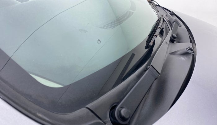 2014 Maruti Wagon R 1.0 VXI, Petrol, Manual, 82,151 km, Front windshield - Minor spot on windshield