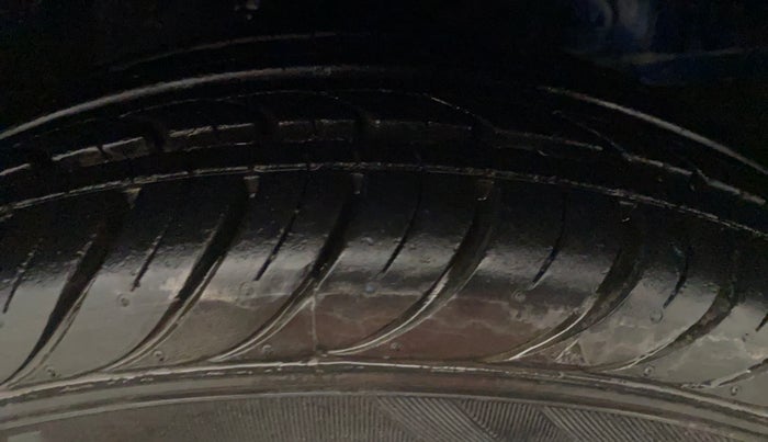 2013 Hyundai Eon SPORTZ, Petrol, Manual, 44,297 km, Right Front Tyre Tread