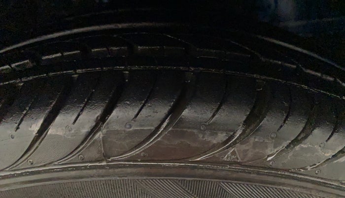 2013 Hyundai Eon SPORTZ, Petrol, Manual, 44,297 km, Left Rear Tyre Tread
