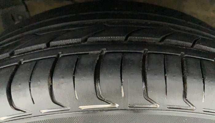 2015 Maruti Ciaz ZXI, Petrol, Manual, 79,110 km, Left Front Tyre Tread