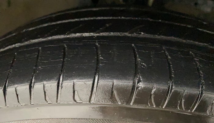 2014 Maruti Swift Dzire VDI, Diesel, Manual, 1,00,382 km, Right Front Tyre Tread