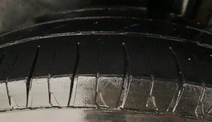 2014 Maruti Swift Dzire VDI, Diesel, Manual, 1,00,382 km, Left Rear Tyre Tread