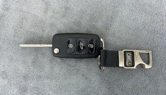 2012 Volkswagen Vento HIGHLINE PETROL AT, Petrol, Automatic, 67,139 km, Key Close Up