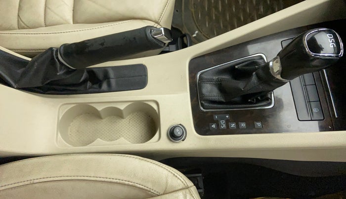 2014 Skoda Octavia AMBITION 2.0 TDI CR AT, Diesel, Automatic, 91,620 km, Gear Lever