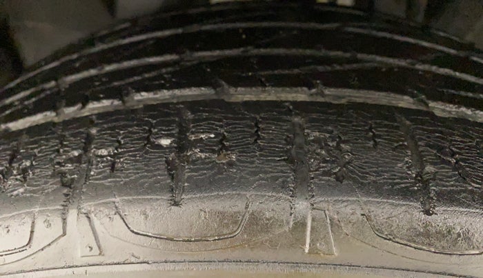 2017 Jeep Compass 2.0 LONGITUDE (O), Diesel, Manual, 63,836 km, Left Front Tyre Tread