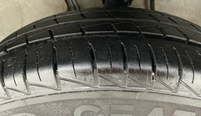 2019 Maruti Alto VXI, Petrol, Manual, 4,237 km, Left Front Tyre Tread